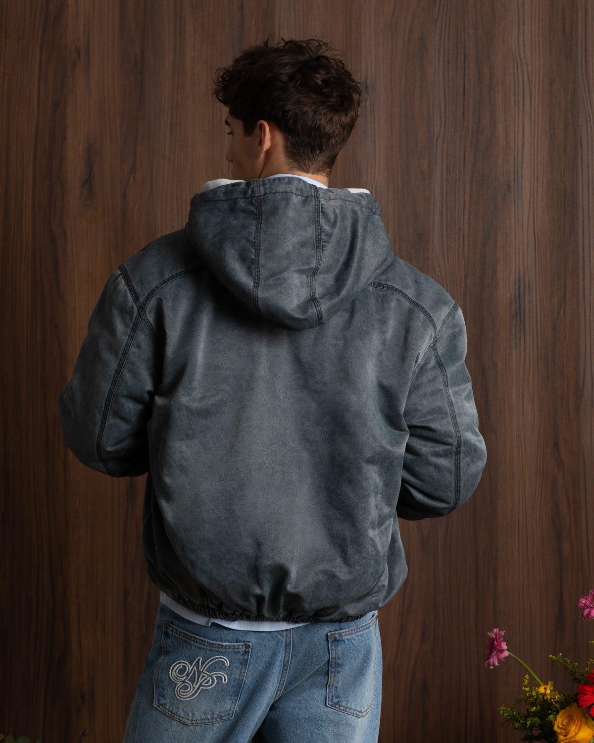 MAN [Model is 1.85 m / 6’1” wearing size M]