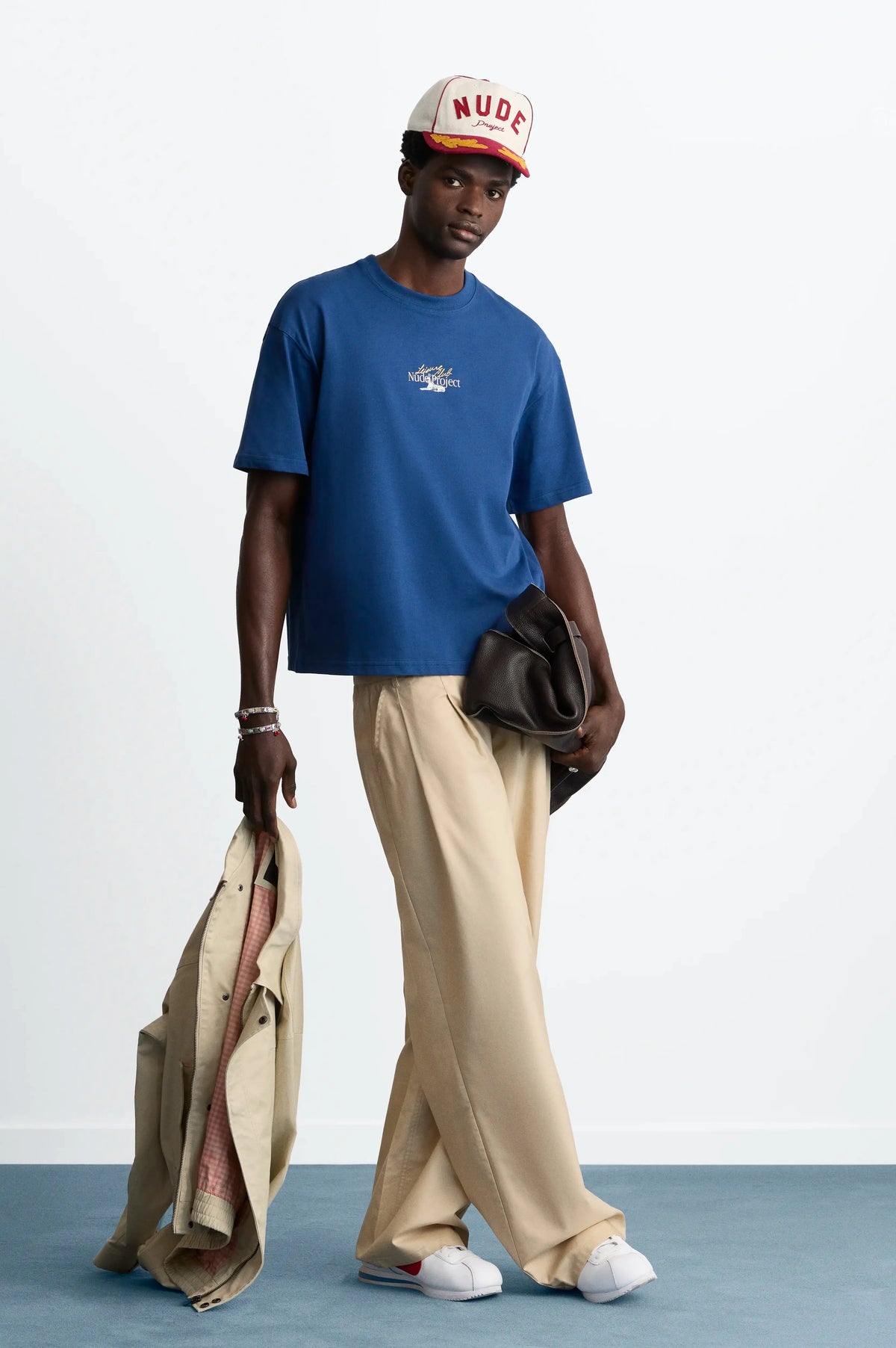 MAN [Model is 188 cm / 6’2” wearing size M]