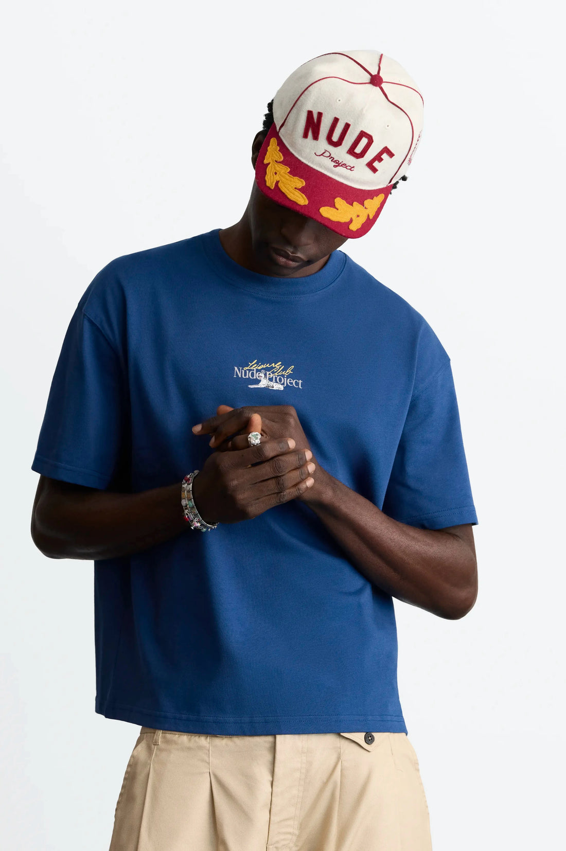 MAN [Model is 188 cm / 6’2” wearing size M]