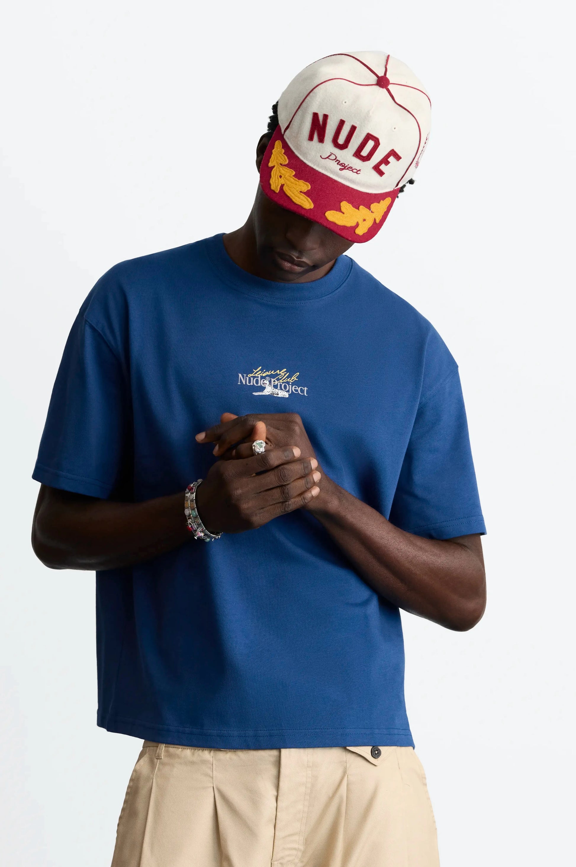 MAN [Model is 188 cm / 6’2” wearing size M]