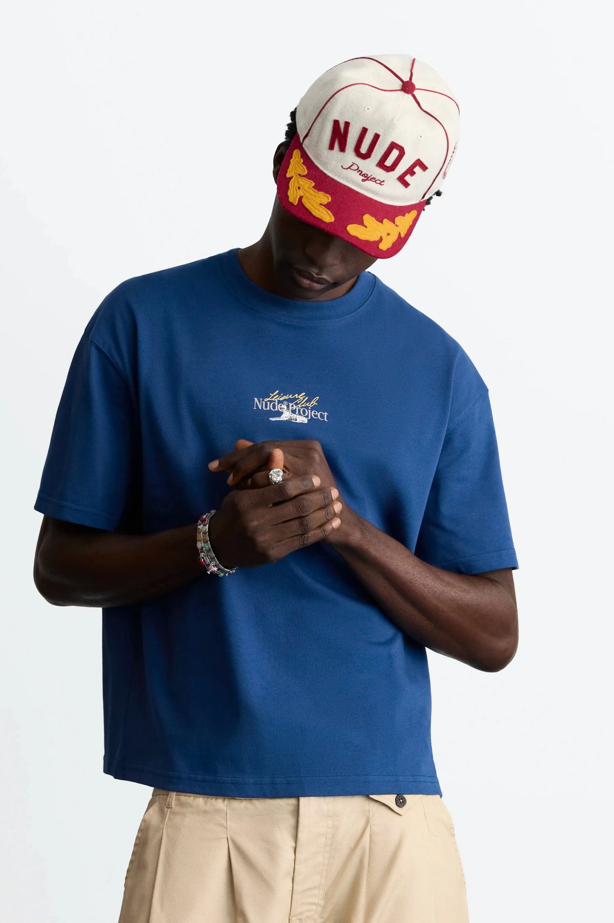 MAN [Model is 188 cm / 6’2” wearing size M]