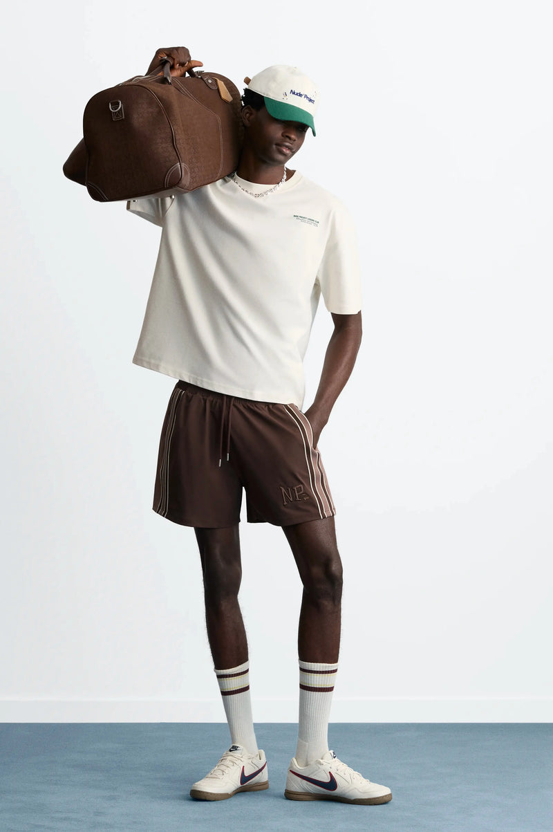 MAN [Model is 188 cm / 6’2” wearing size M]