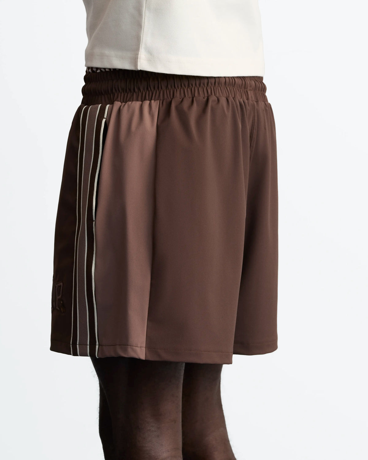 MAN [Model is 188 cm / 6’2” wearing size M]