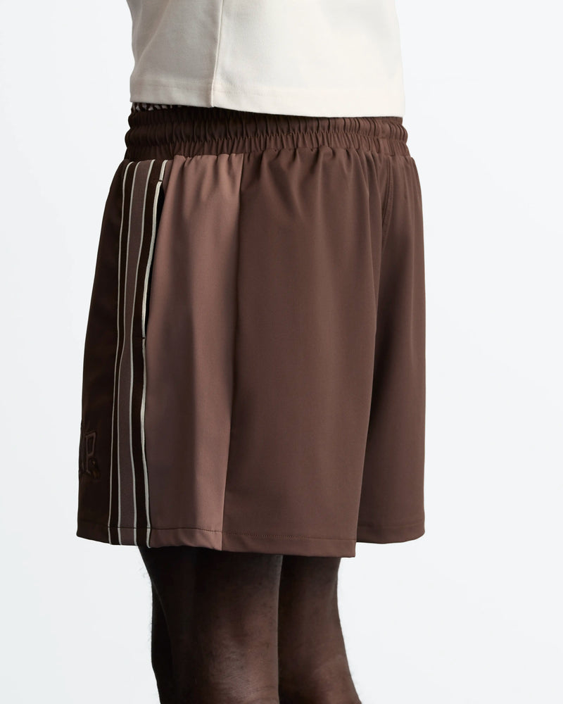 MAN [Model is 188 cm / 6’2” wearing size M]