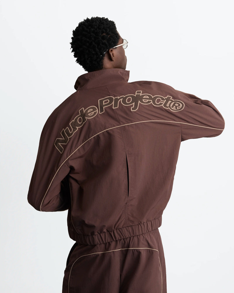 MAN [Model is 188 cm / 6’2” wearing size L]