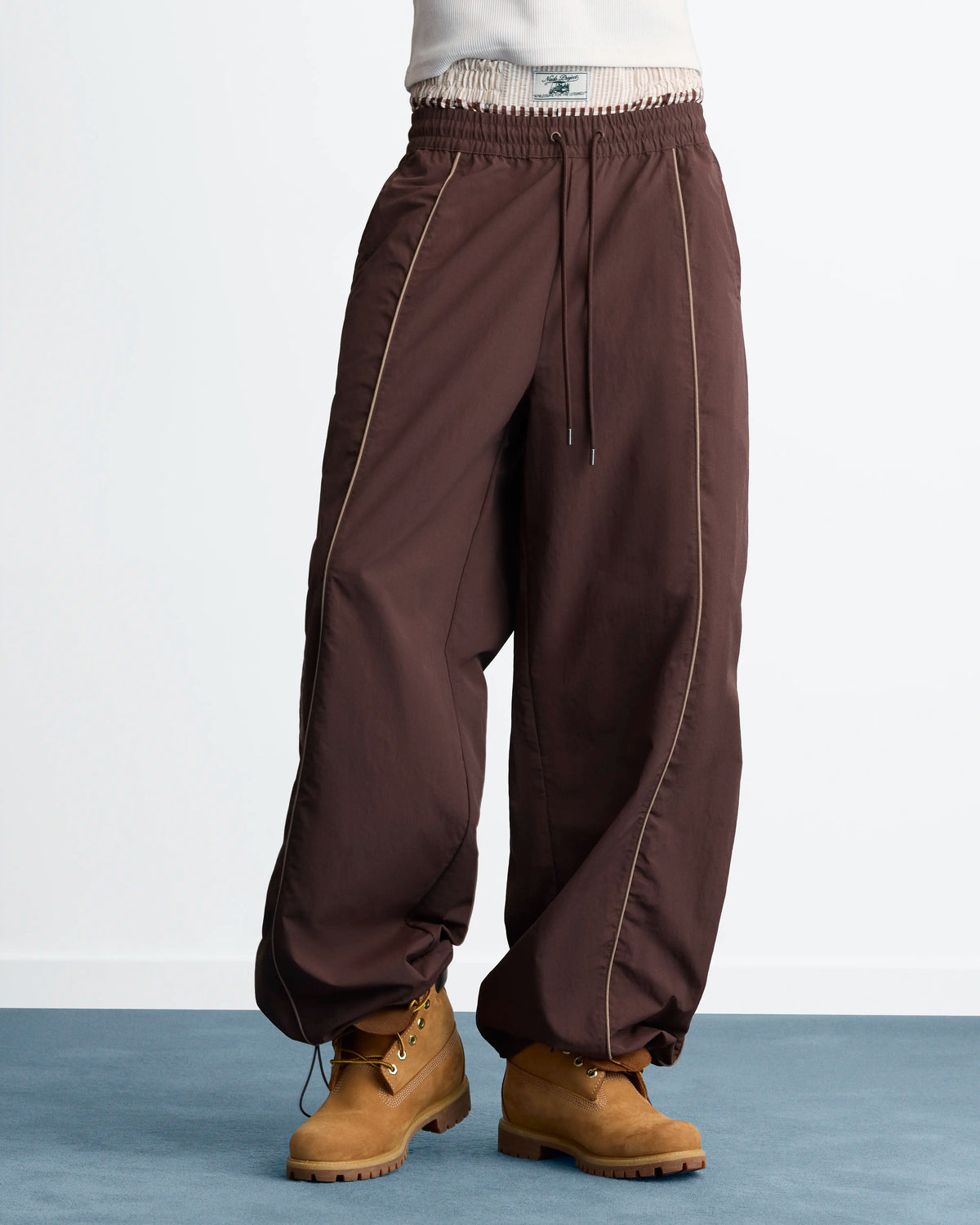 MAN [Model is 188 cm / 6’2” wearing size L]