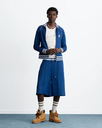 MAN [Model is 188 cm / 6’2” wearing size L]