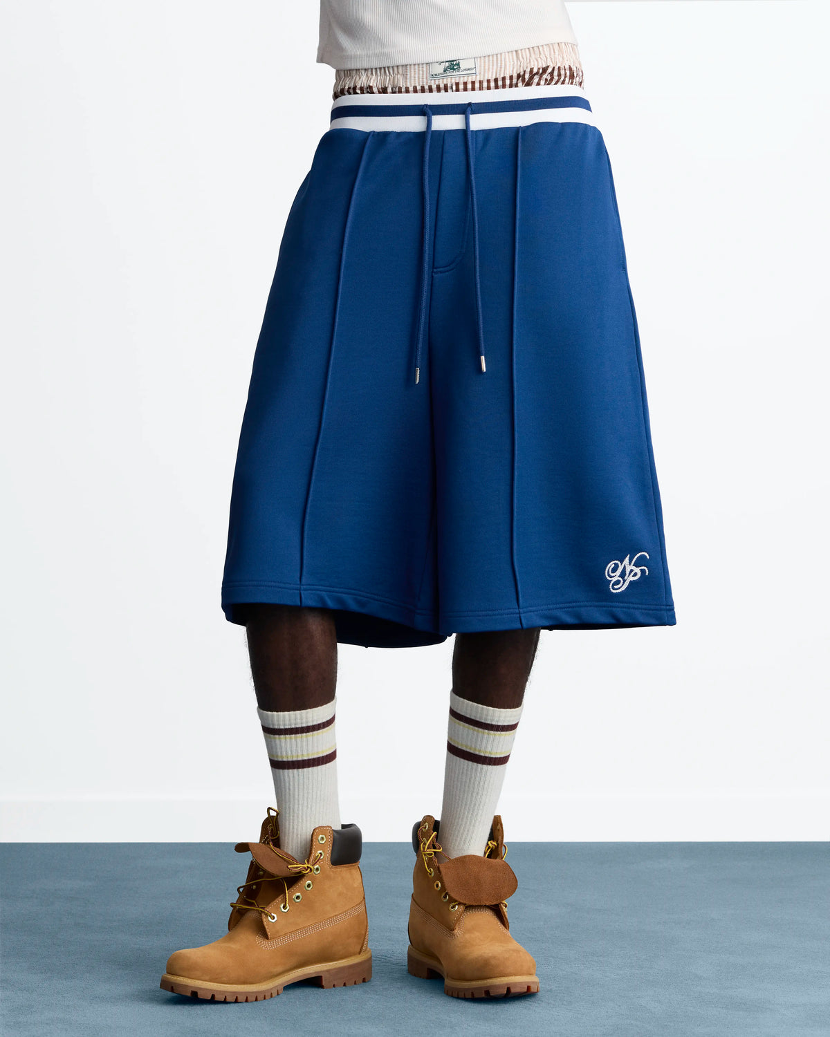 MAN [Model is 188 cm / 6’2” wearing size L]