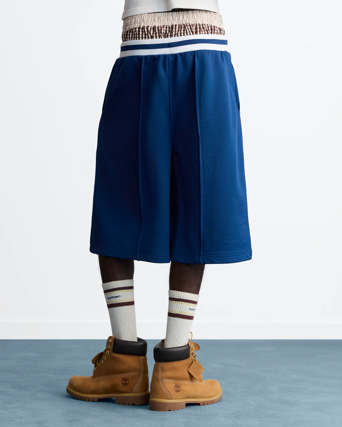 MAN [Model is 188 cm / 6’2” wearing size L]