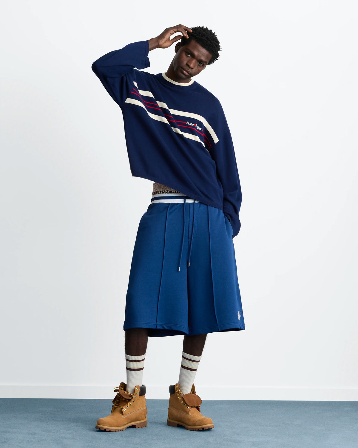 MAN [Model is 188 cm / 6’2” wearing size L]