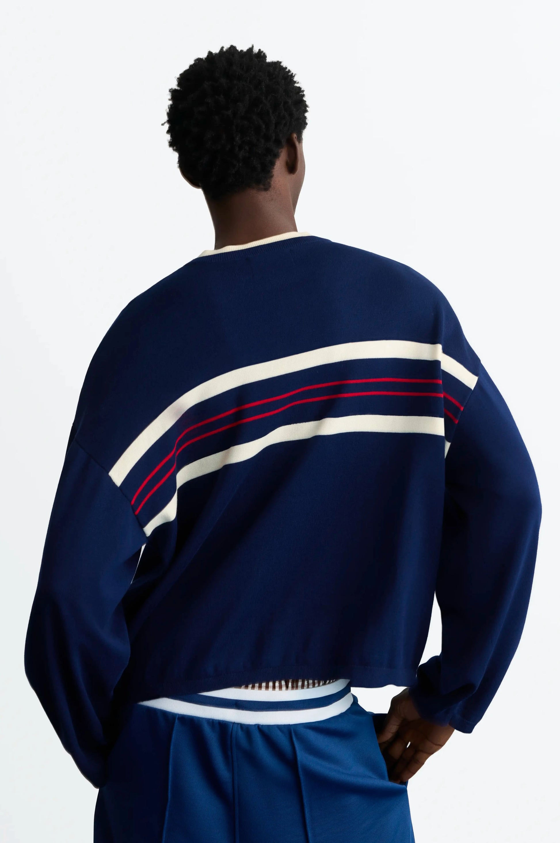 MAN [Model is 188 cm / 6’2” wearing size L]