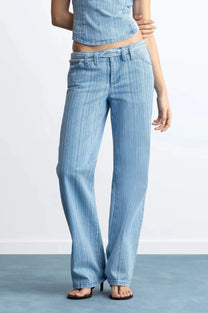 WOMAN [Model is 173 cm / 5’8” wearing size 36]