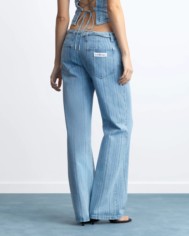 WOMAN [Model is 173 cm / 5’8” wearing size 36]