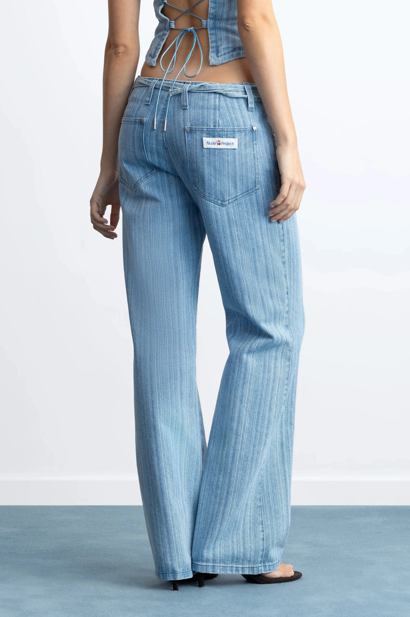WOMAN [Model is 173 cm / 5’8” wearing size 36]