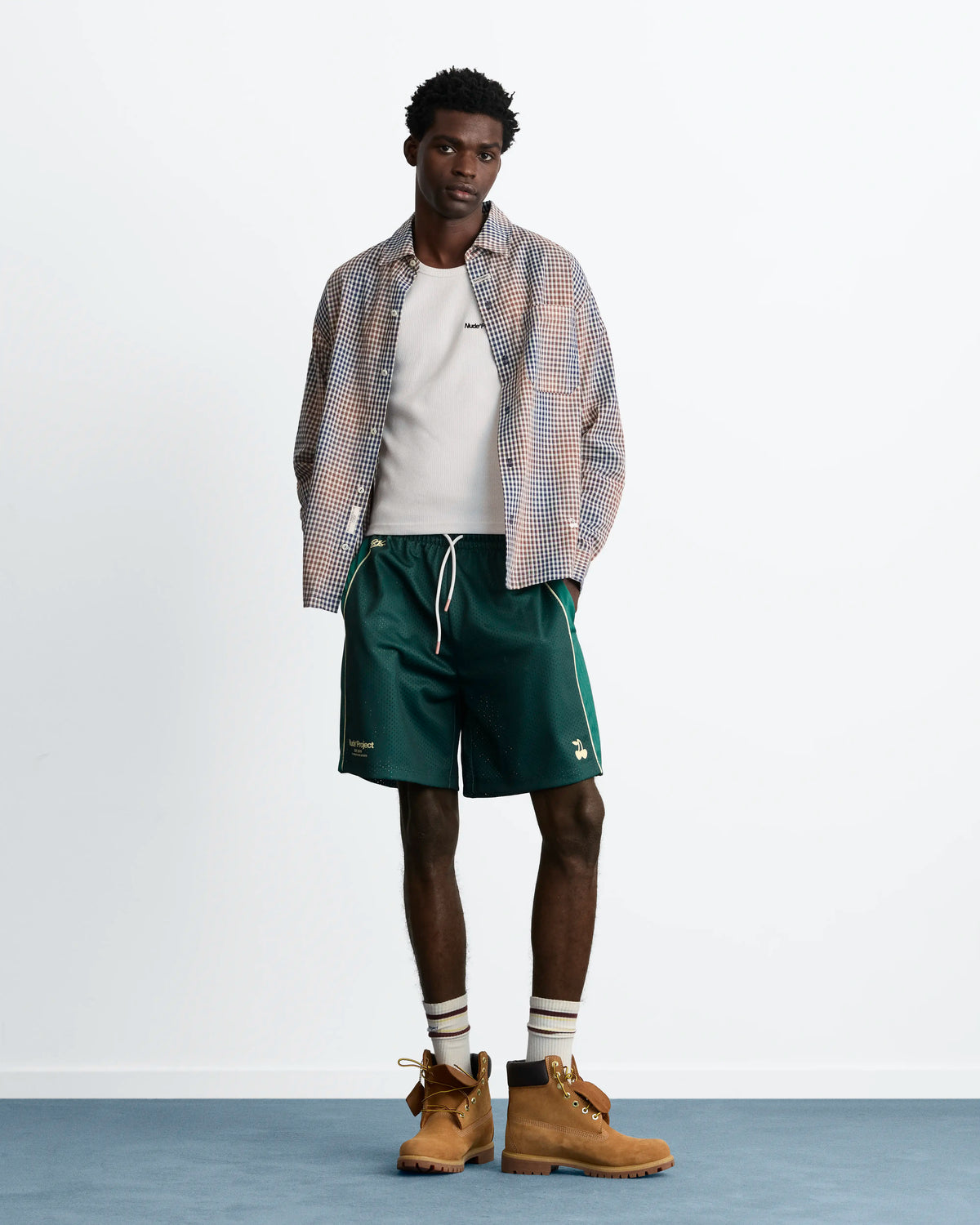 MAN [Model is 188 cm / 6’2” wearing size L]