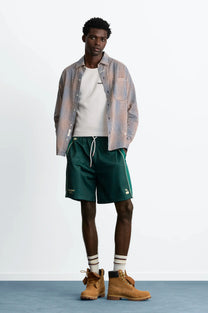 MAN [Model is 188 cm / 6’2” wearing size L]