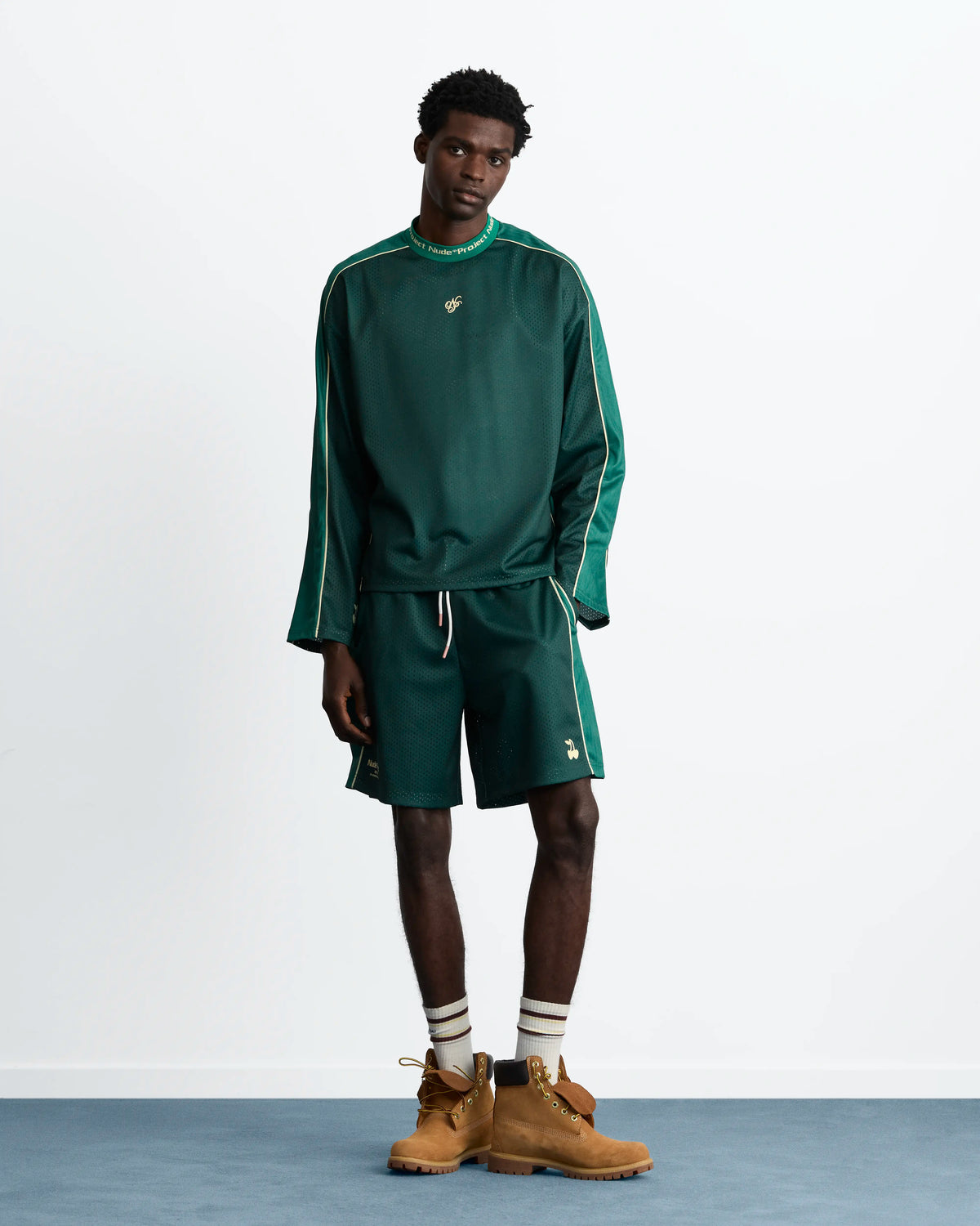 MAN [Model is 188 cm / 6’2” wearing size M]