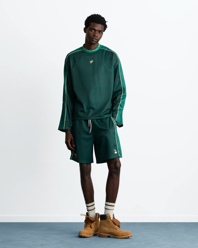 MAN [Model is 188 cm / 6’2” wearing size M]