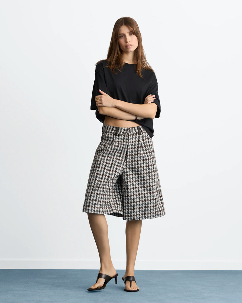 WOMAN [Model is 173 cm / 5’8” wearing size S]