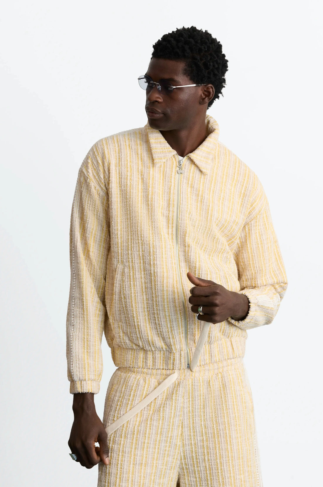 MAN [Model is 188 cm / 6’2” wearing size L]