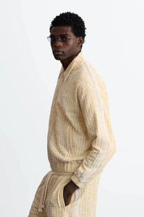 MAN [Model is 188 cm / 6’2” wearing size L]