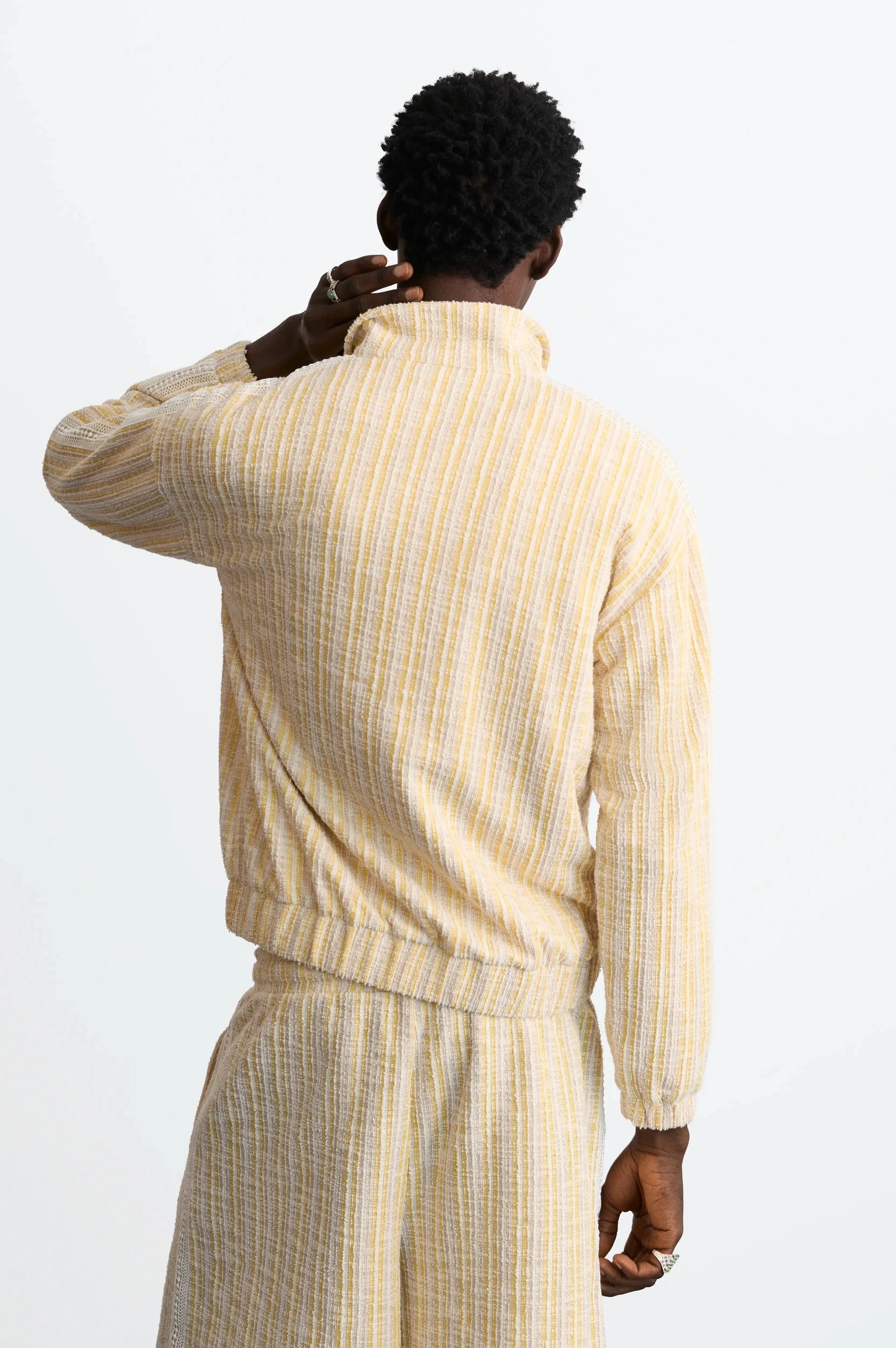 MAN [Model is 188 cm / 6’2” wearing size L]