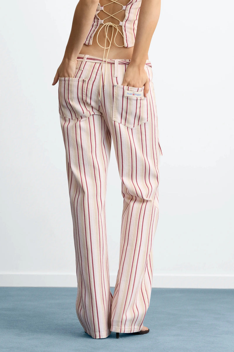 WOMAN [Model is 173 cm / 5’8” wearing size 36]