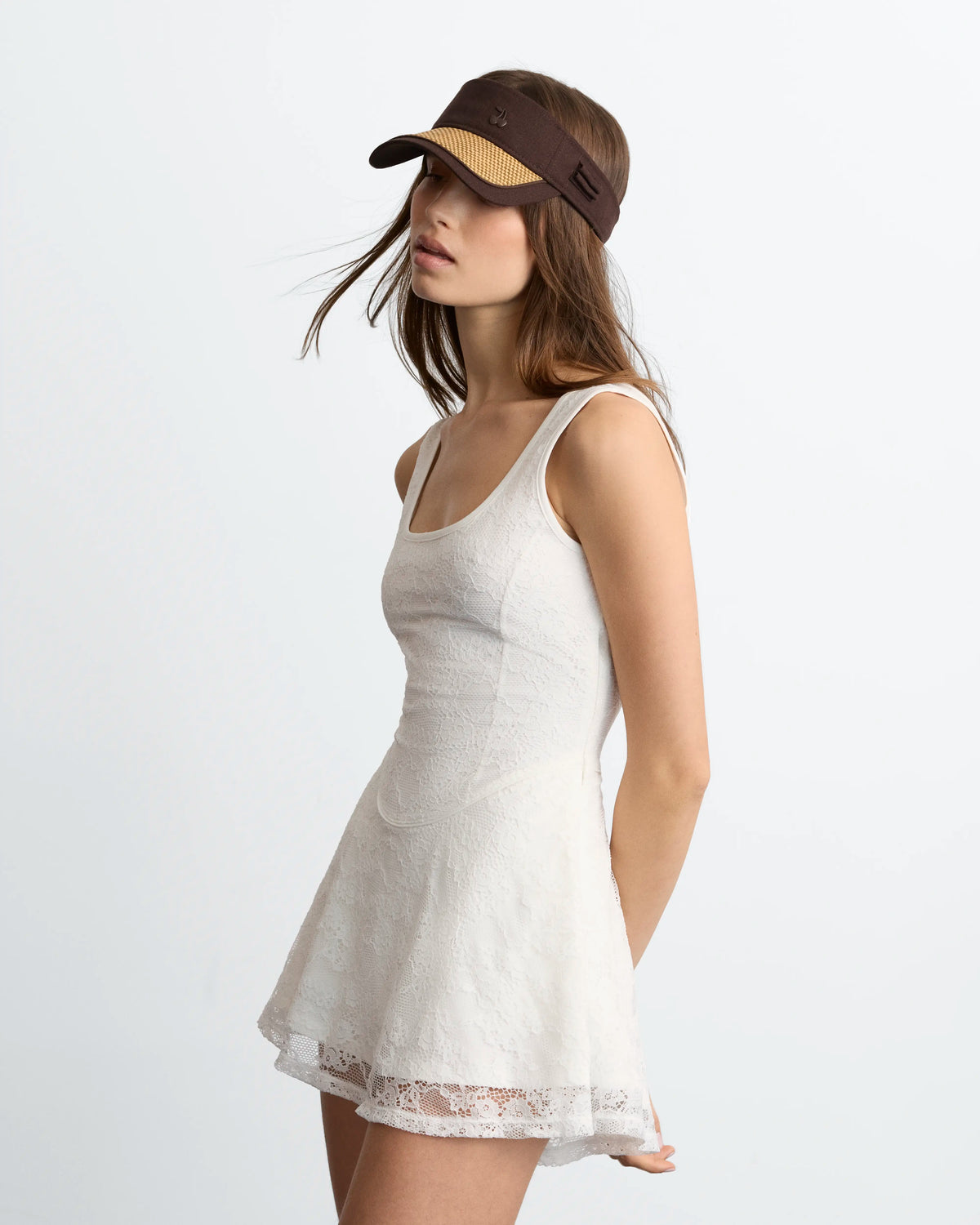 WOMAN [Model is 173 cm / 5’8” wearing size S]