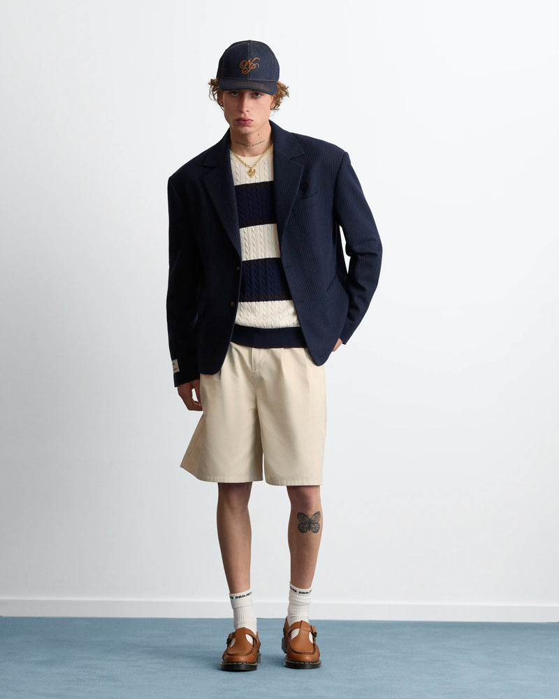 MAN [Model is 190 cm / 6’3” wearing size L]