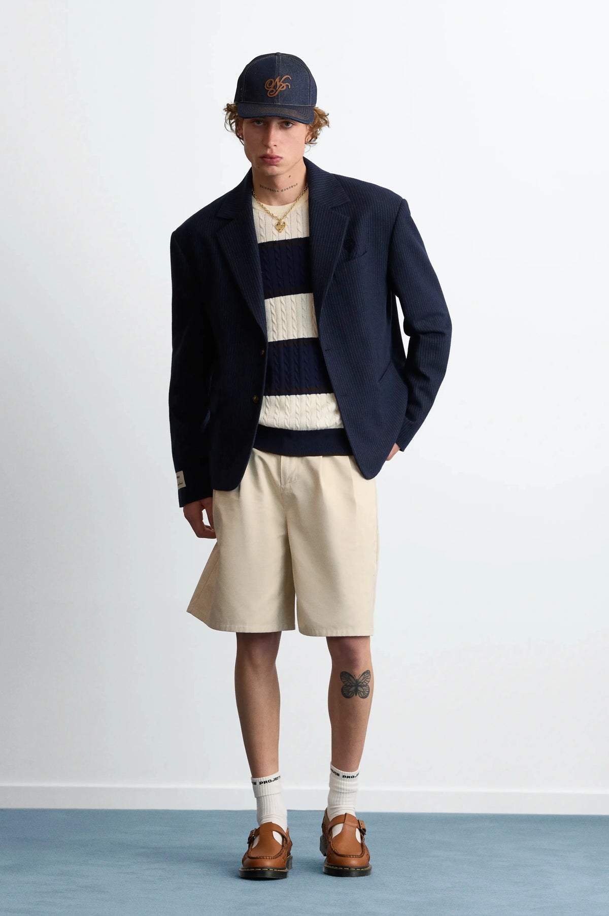 MAN [Model is 190 cm / 6’3” wearing size L]