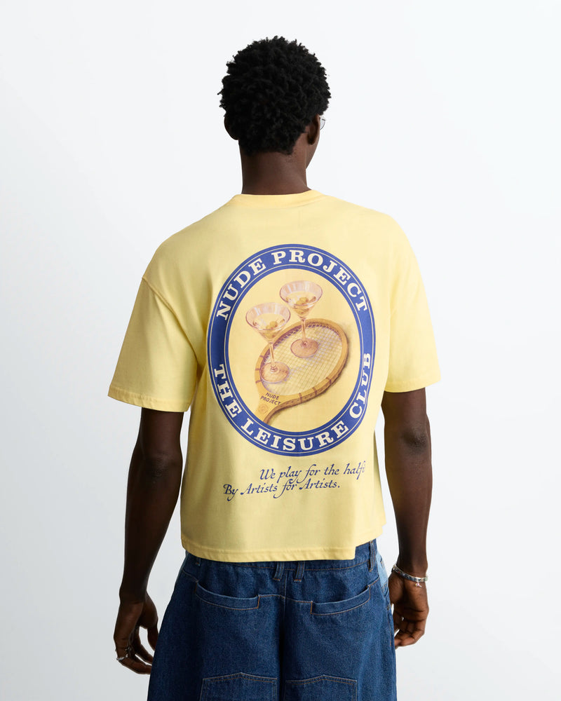 MAN [Model is 188 cm / 6’2” wearing size M]