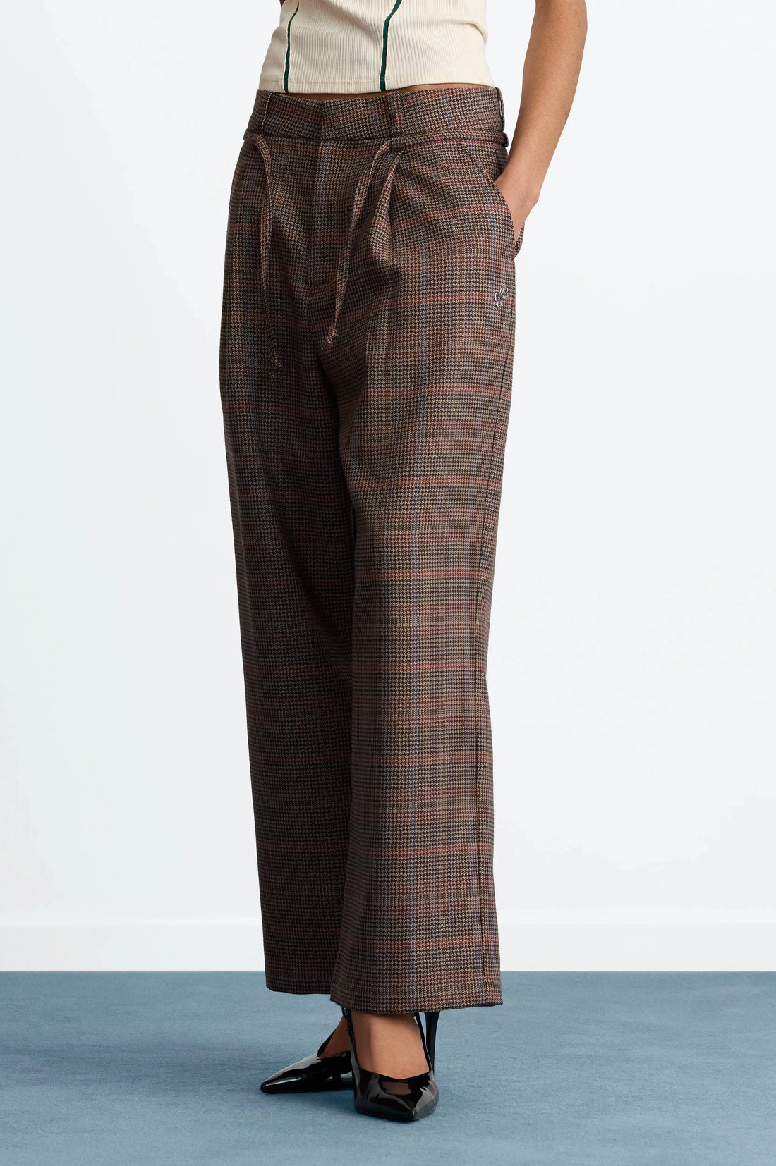 WOMAN [Model is 177 cm / 5’10” wearing size S]