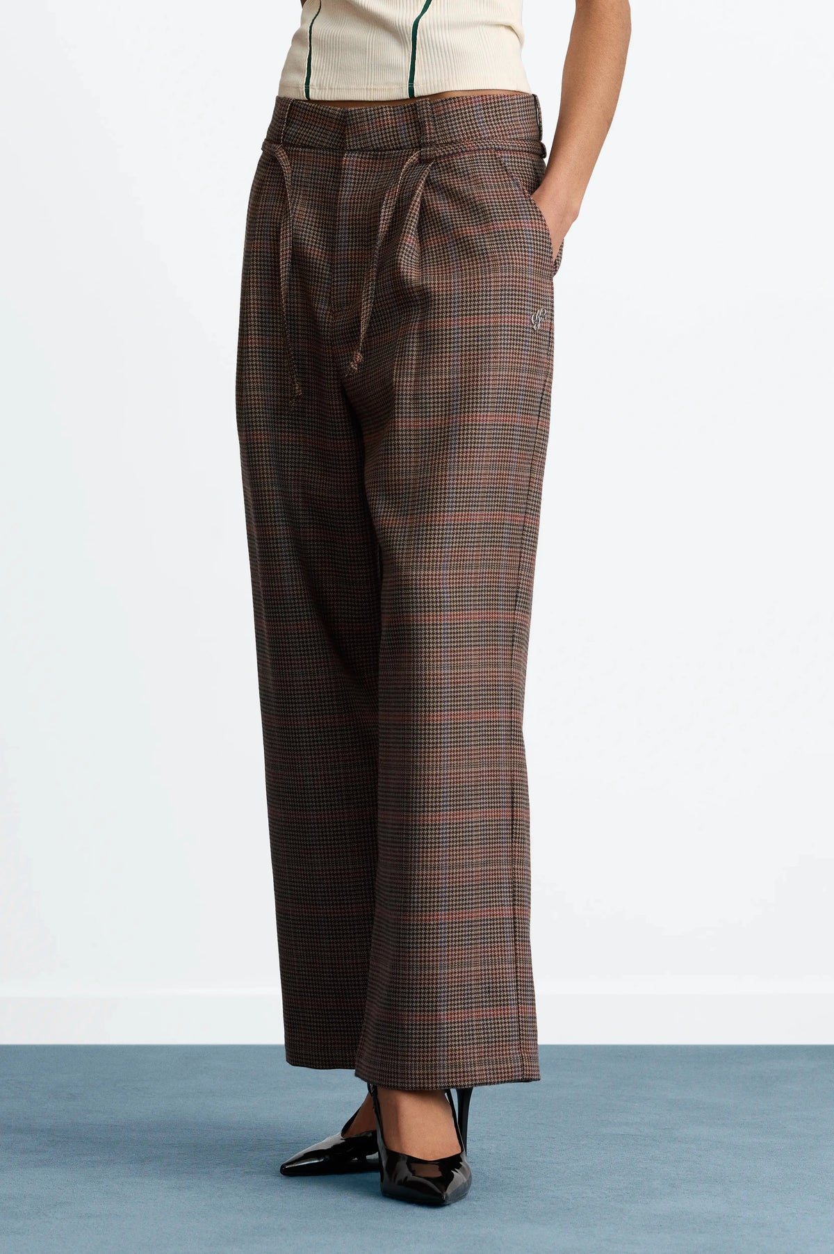 WOMAN [Model is 177 cm / 5’10” wearing size S]