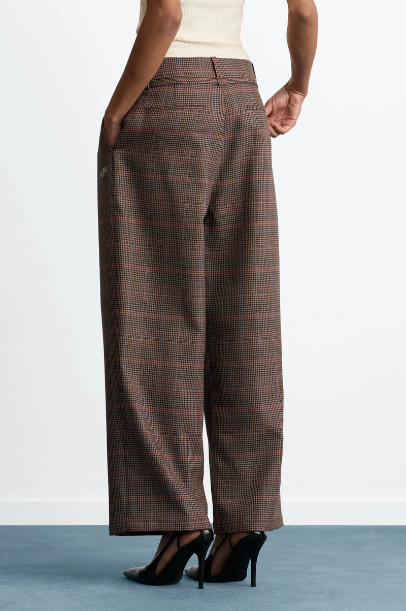 WOMAN [Model is 177 cm / 5’10” wearing size S]