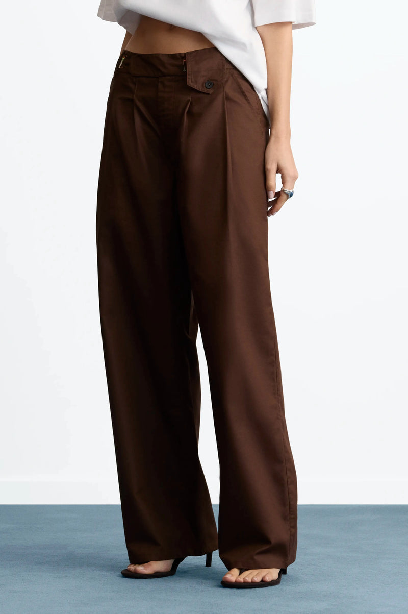 WOMAN [Model is 173 cm / 5’8” wearing size 36]