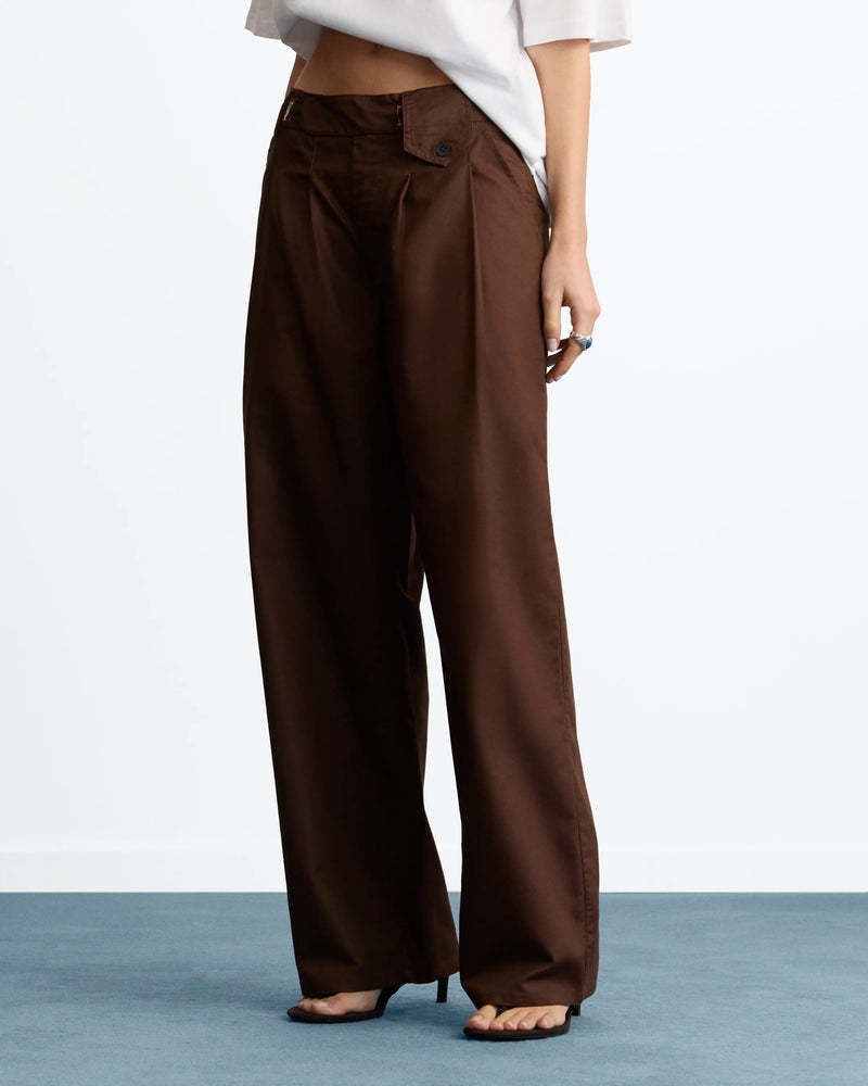 WOMAN [Model is 173 cm / 5’8” wearing size 36]