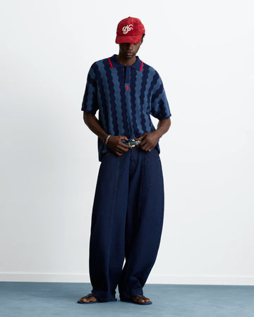 MAN [Model is 188 cm / 6’2” wearing size L]