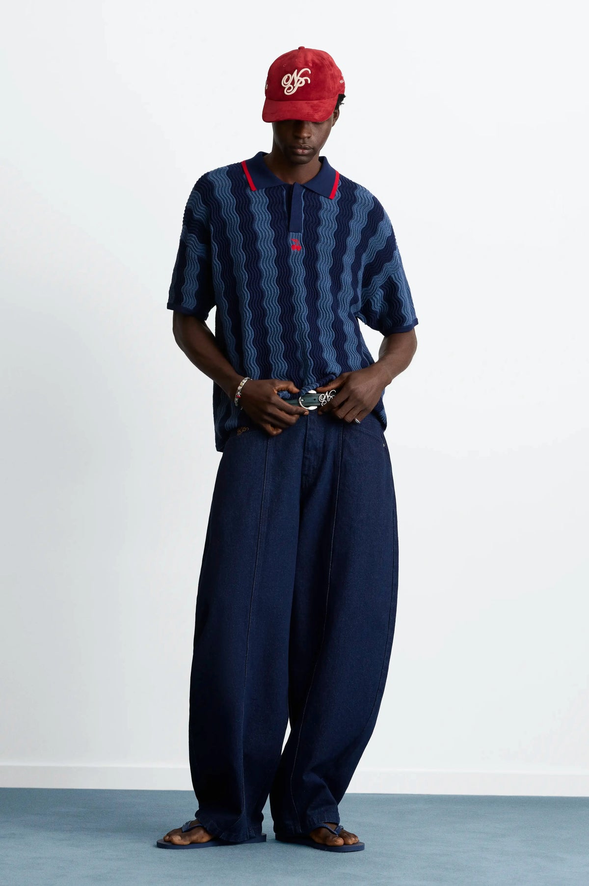 MAN [Model is 188 cm / 6’2” wearing size L]