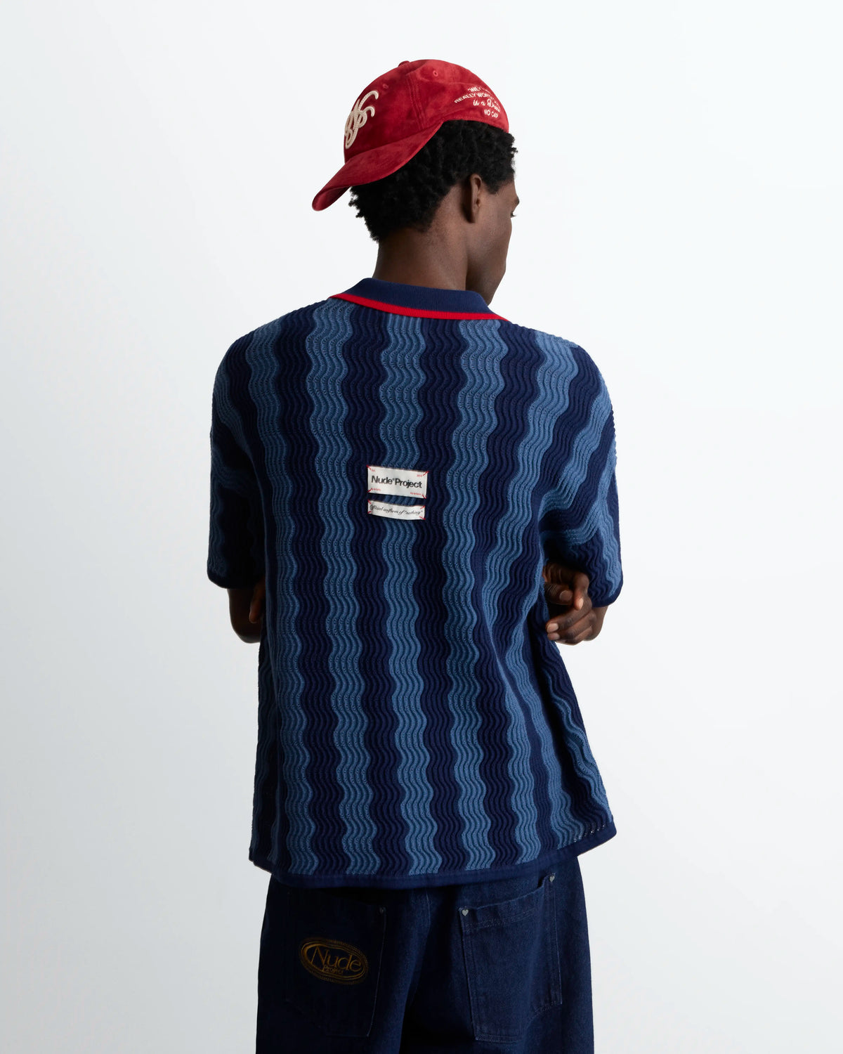 MAN [Model is 188 cm / 6’2” wearing size L]