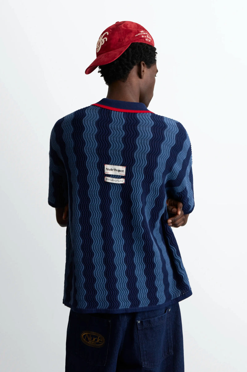 MAN [Model is 188 cm / 6’2” wearing size L]
