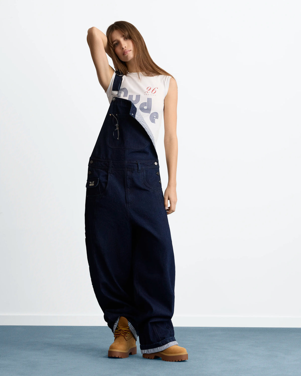 WOMAN [Model is 173 cm / 5’8” wearing size S]