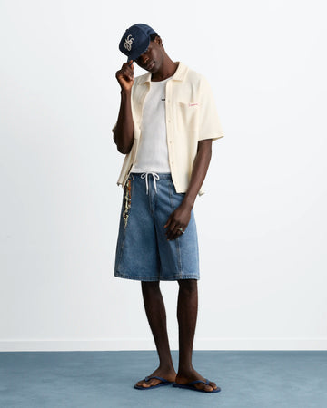 MAN [Model is 188 cm / 6’2” wearing size L]