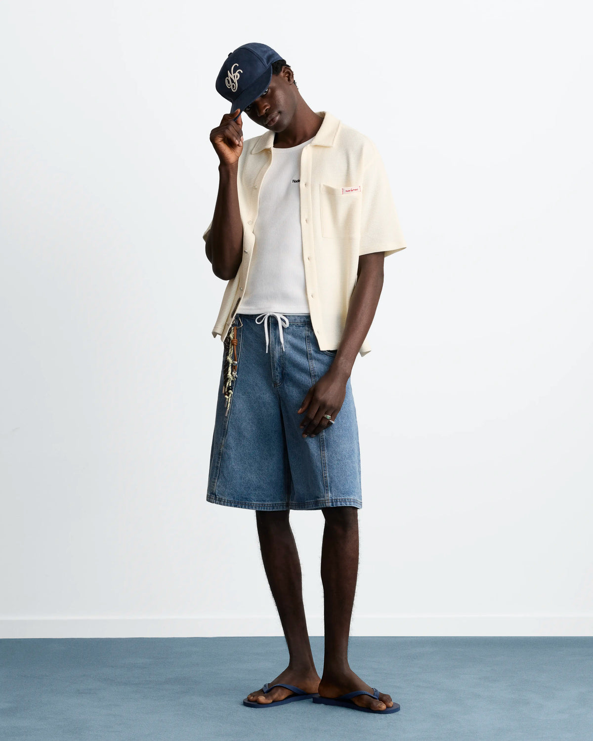 MAN [Model is 188 cm / 6’2” wearing size L]