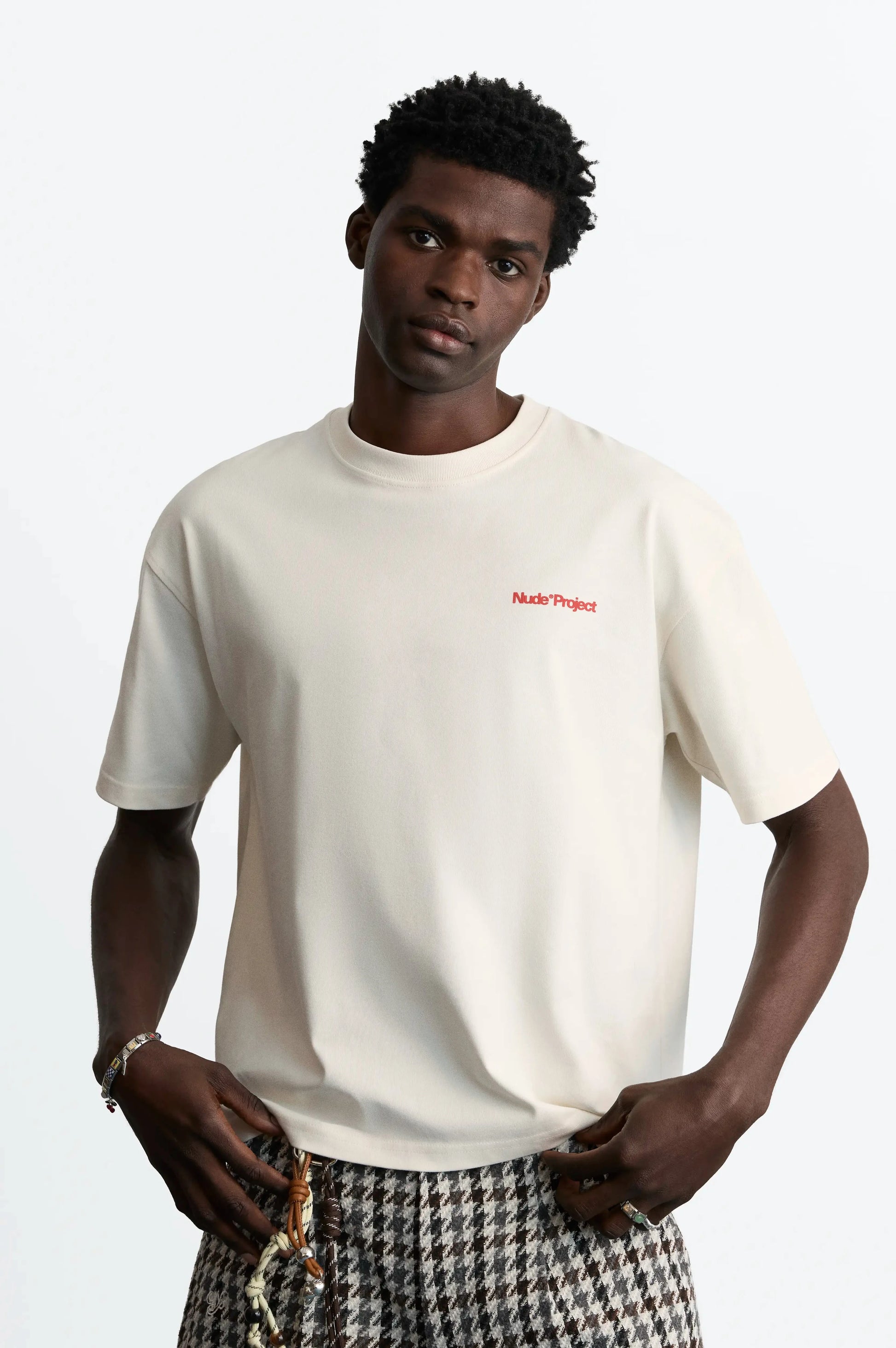 MAN [Model is 188 cm / 6’2” wearing size M]