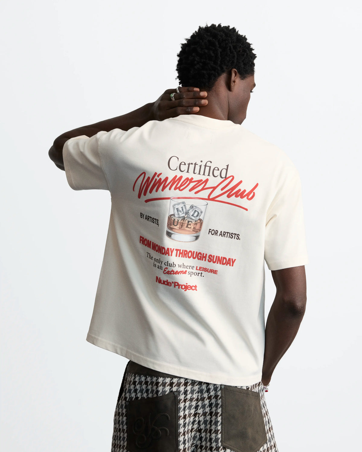 MAN [Model is 188 cm / 6’2” wearing size M]