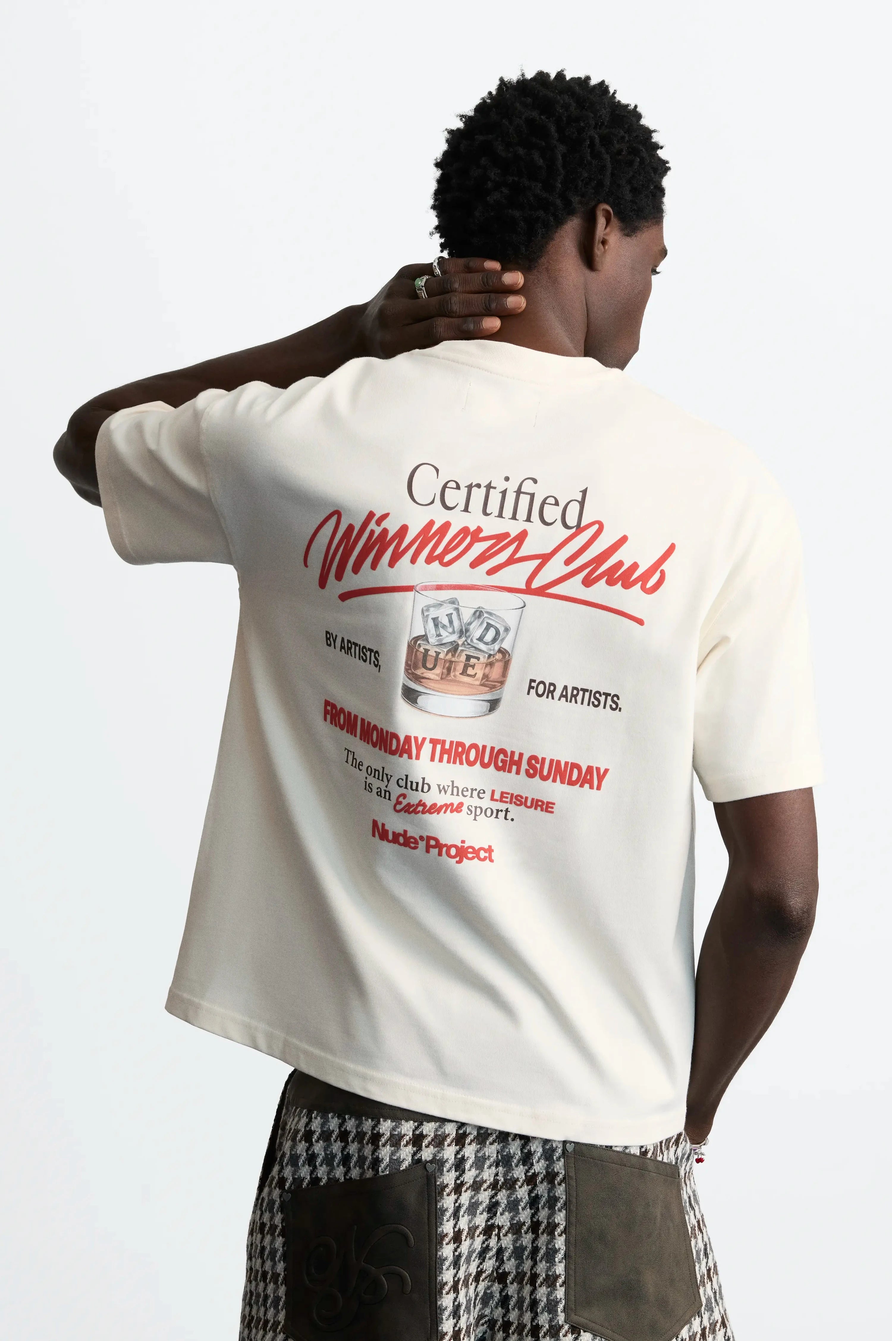 MAN [Model is 188 cm / 6’2” wearing size M]