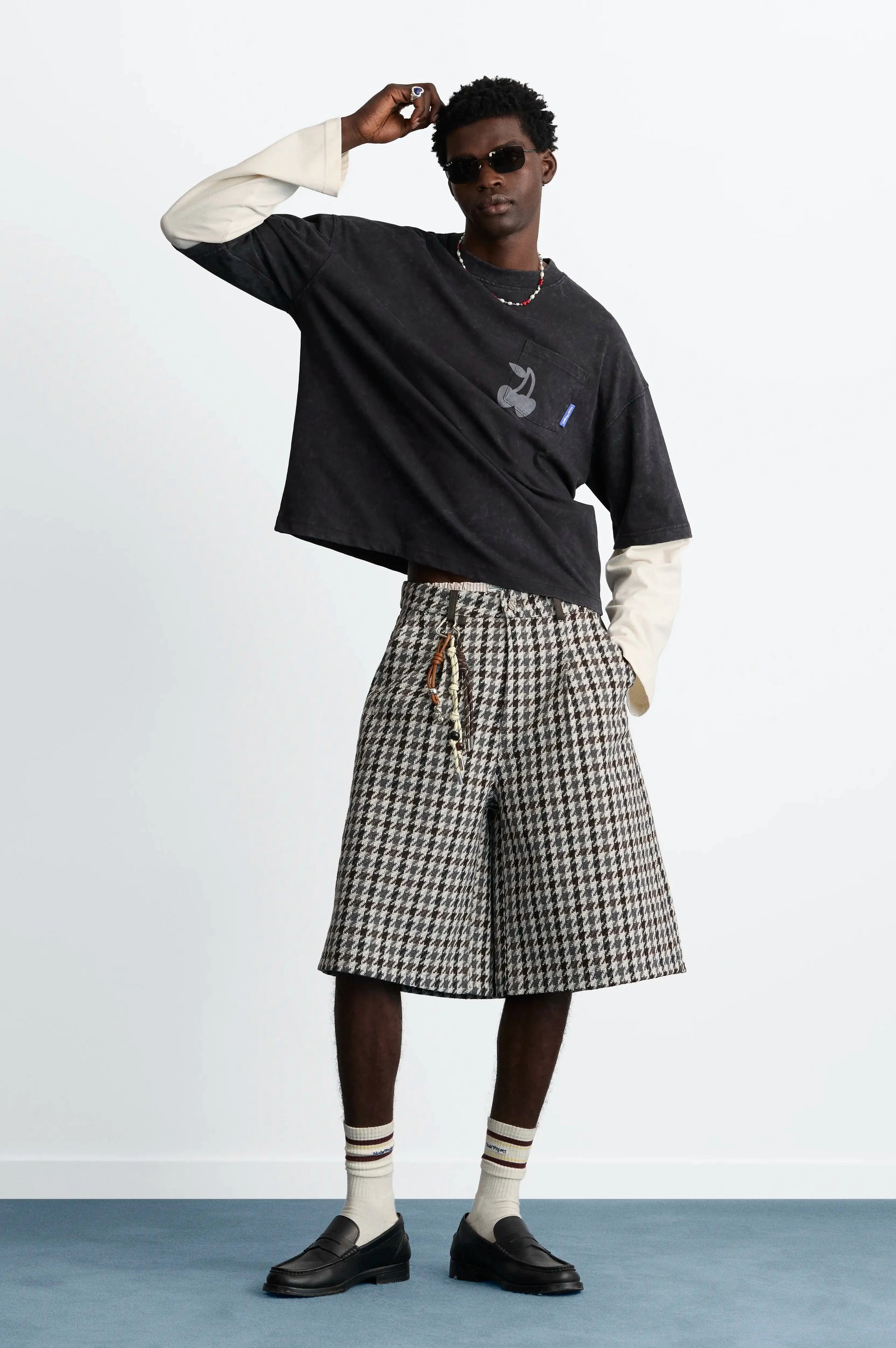 MAN [Model is 188 cm / 6’2” wearing size M]