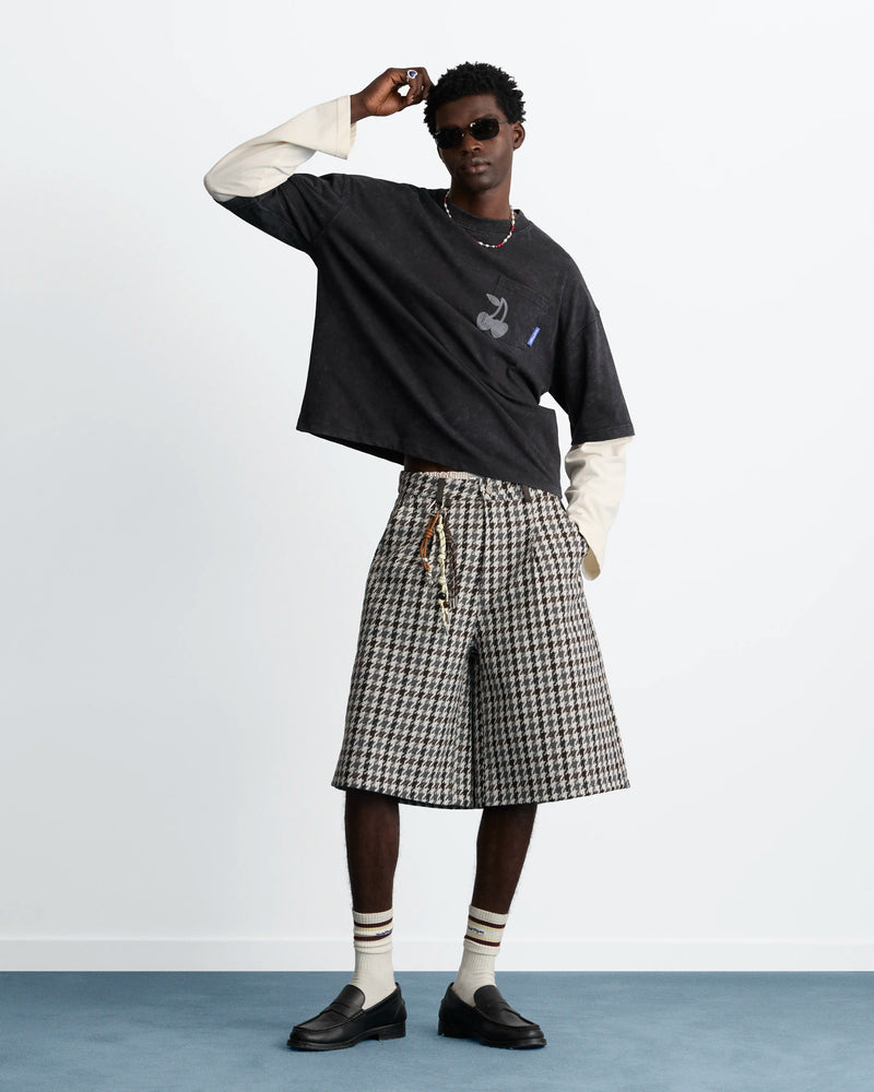 MAN [Model is 188 cm / 6’2” wearing size M]