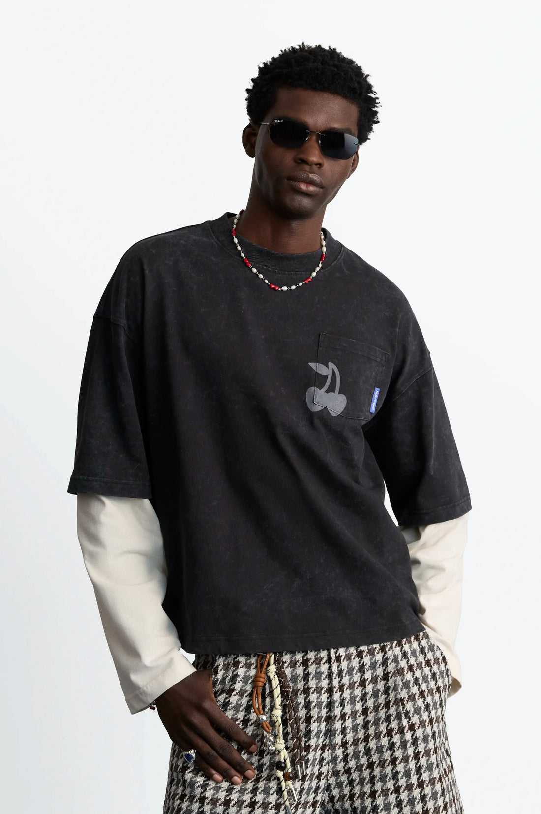 MAN [Model is 188 cm / 6’2” wearing size M]