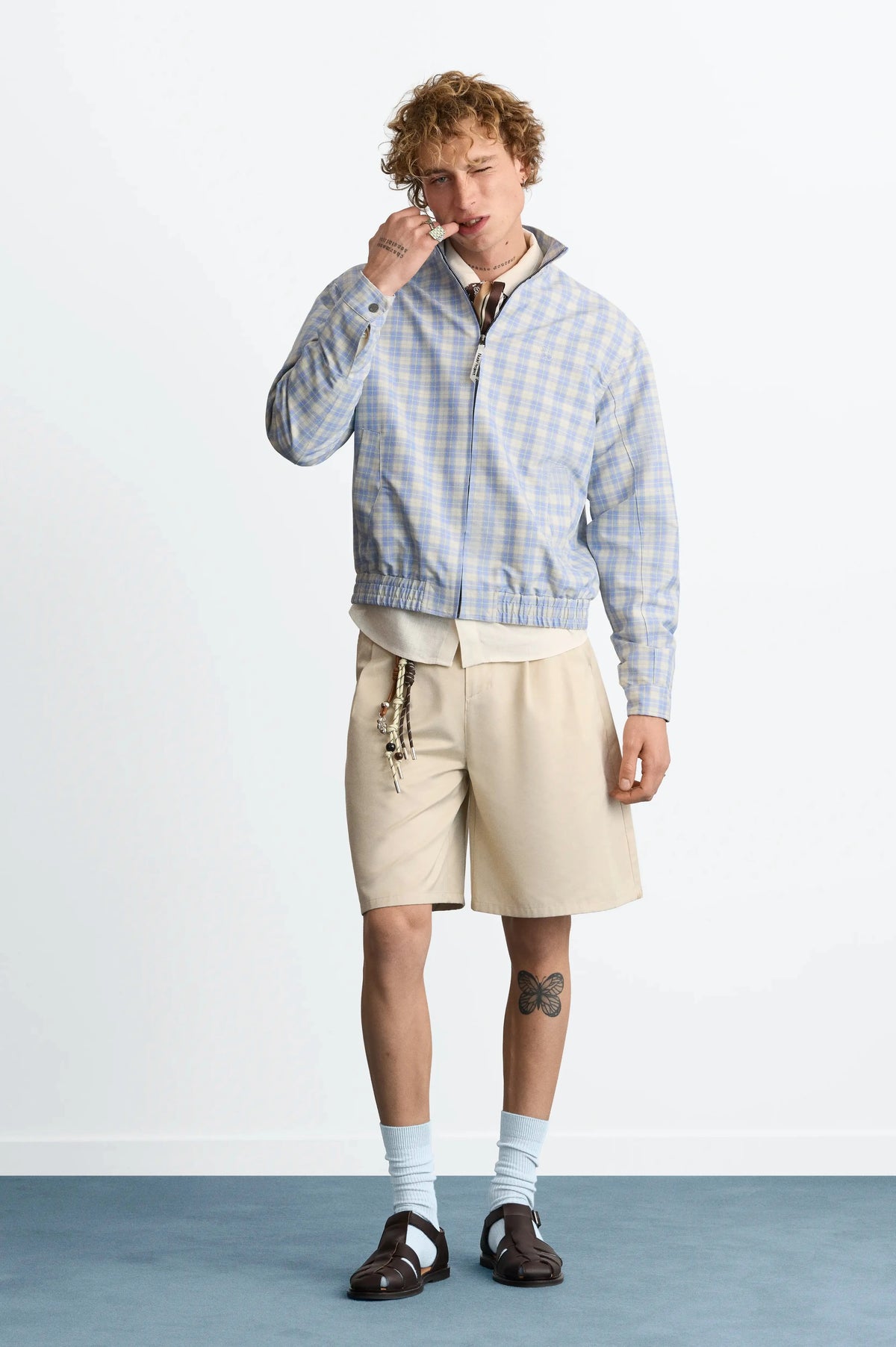 MAN [Model is 190 cm / 6’3” wearing size L]